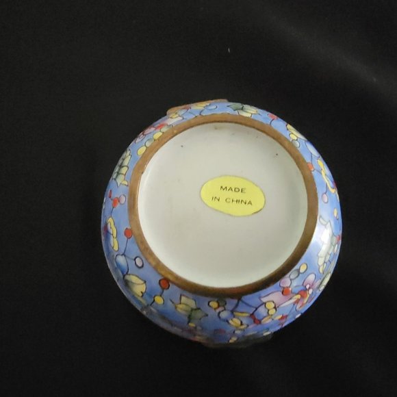 Vintage Butterfly Design Painted Enamel Trinket Box - Picture 5 of 12